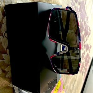 Oakley 37 Sutro, AST